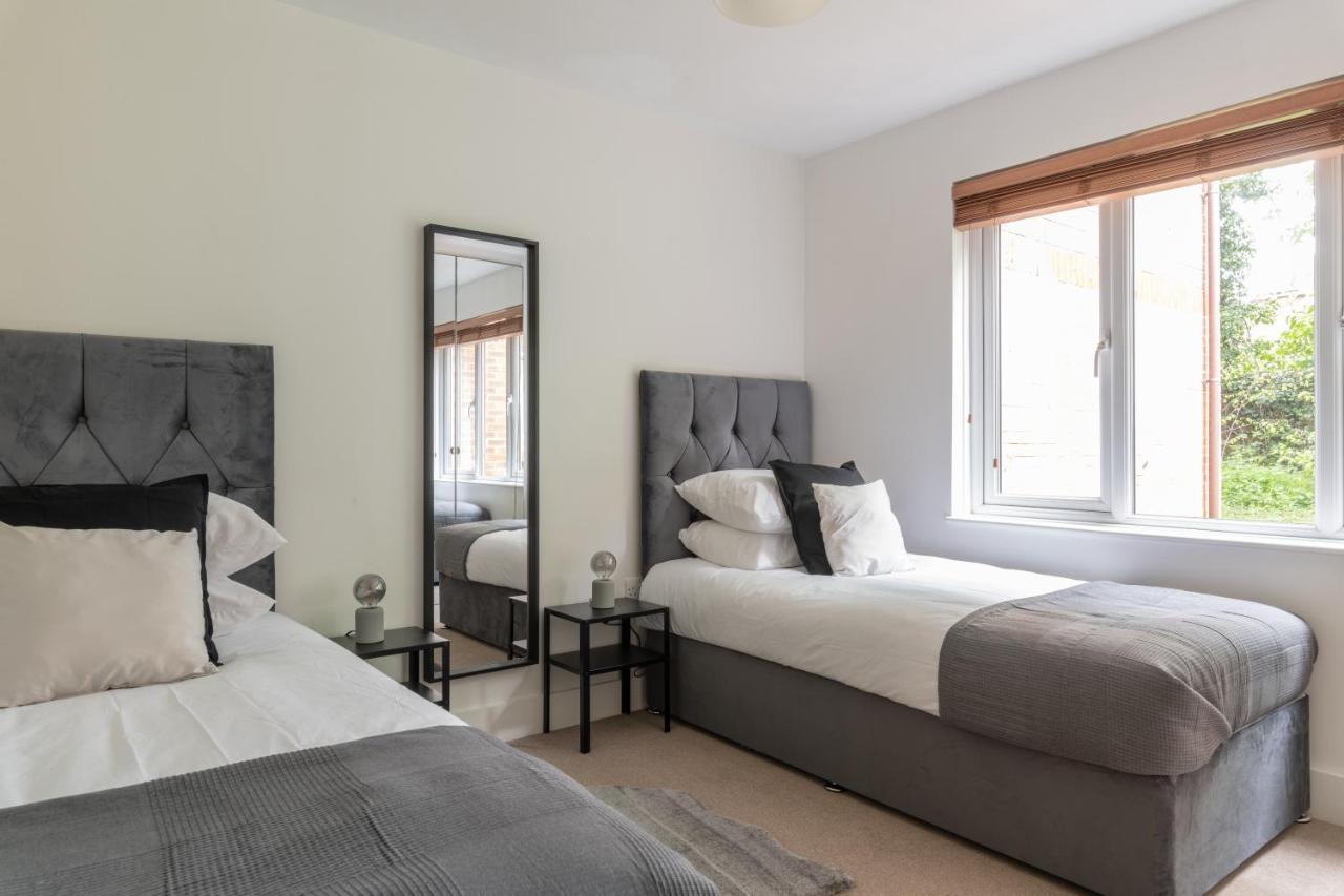 Апартаменты Bright 2br - 2 Free Parking Spaces - Near Lgw Airport