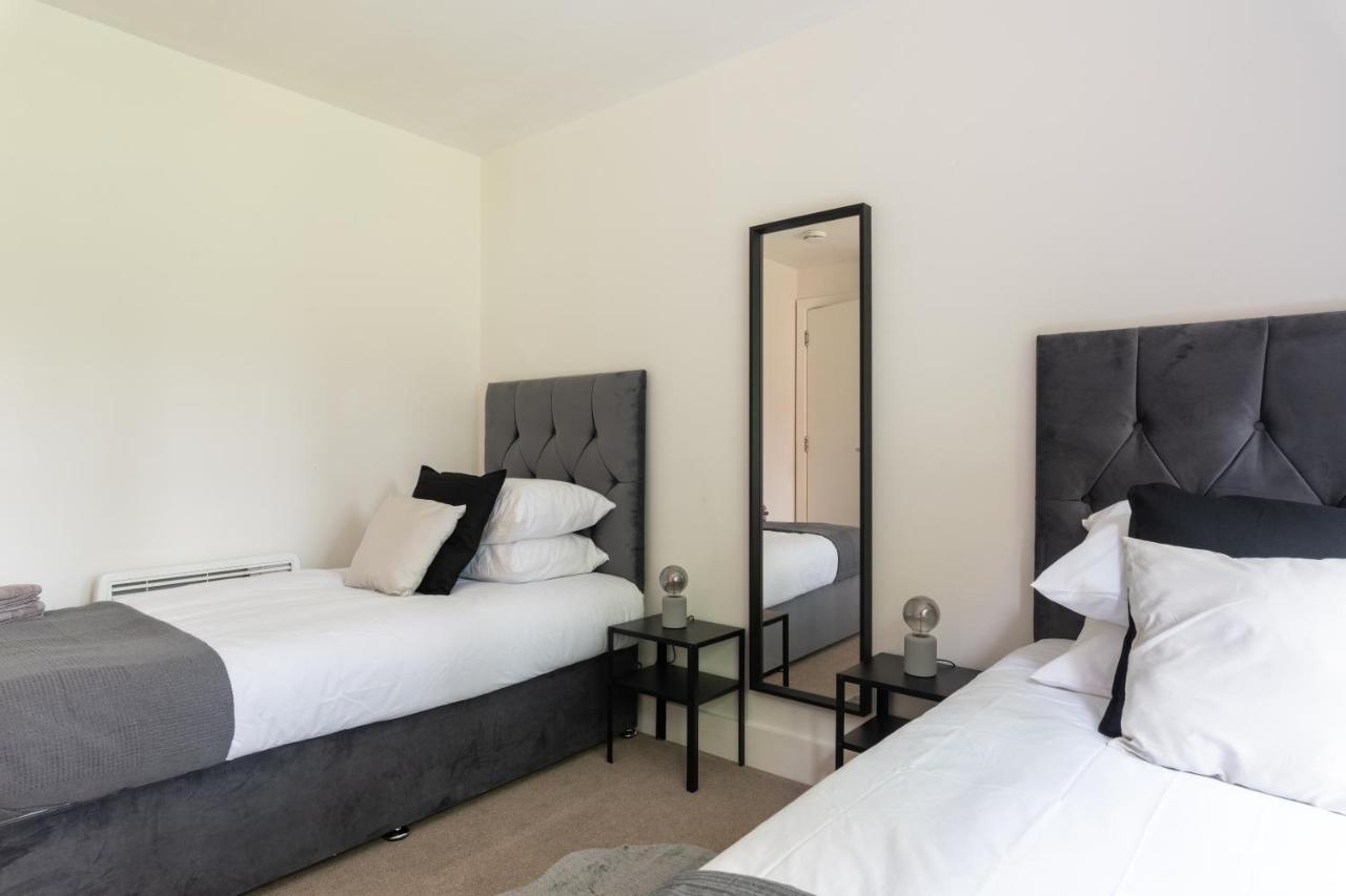 Bright 2br - 2 Free Parking Spaces - Near Lgw Airport Апартаменты Кролей