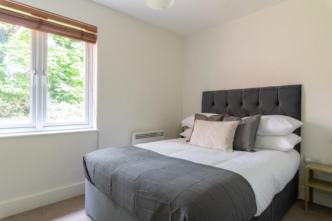 Bright 2br - 2 Free Parking Spaces - Near Lgw Airport * Crawley (West Sussex)