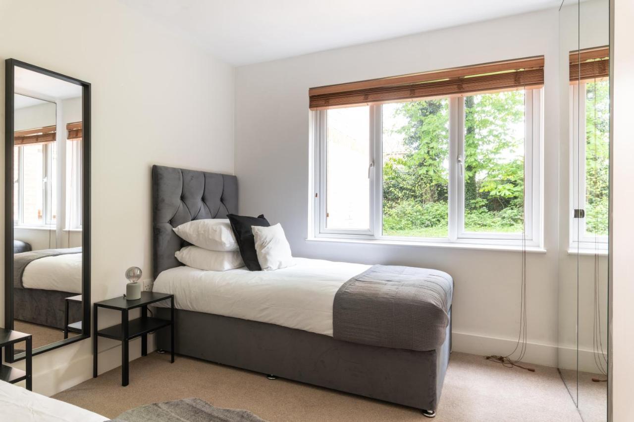 Bright 2br - 2 Free Parking Spaces - Near Lgw Airport * Crawley (West Sussex)